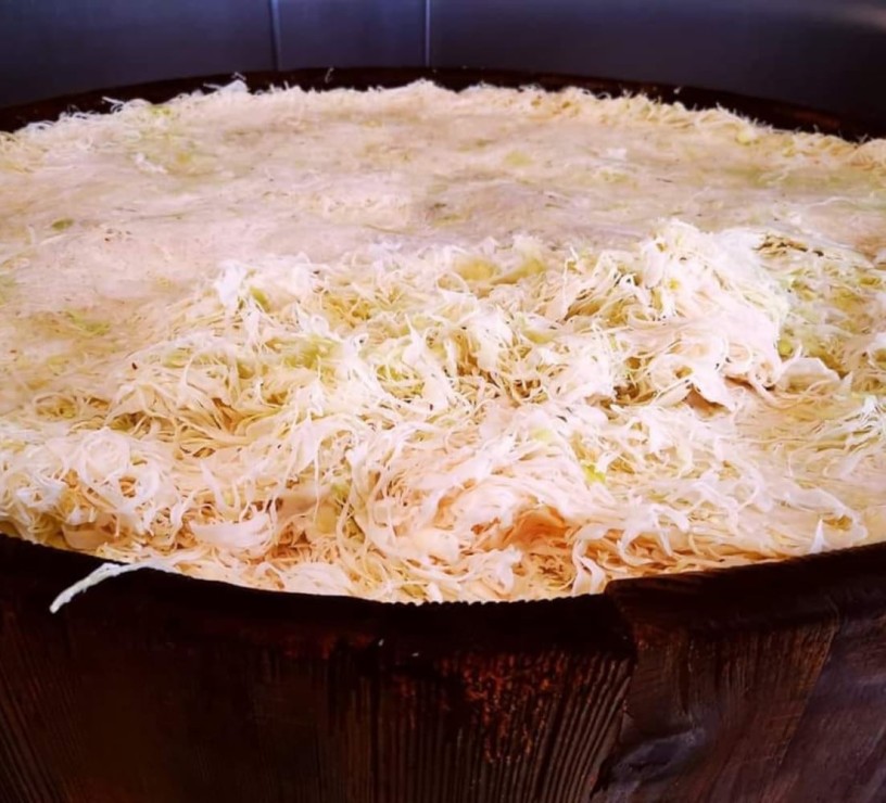 Sauerkraut in Holzbottisch_Gemüse Hierzer