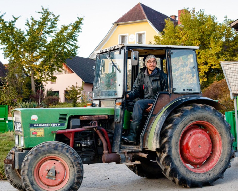 Konrad im Traktor_Sommerbauer Edelmost
